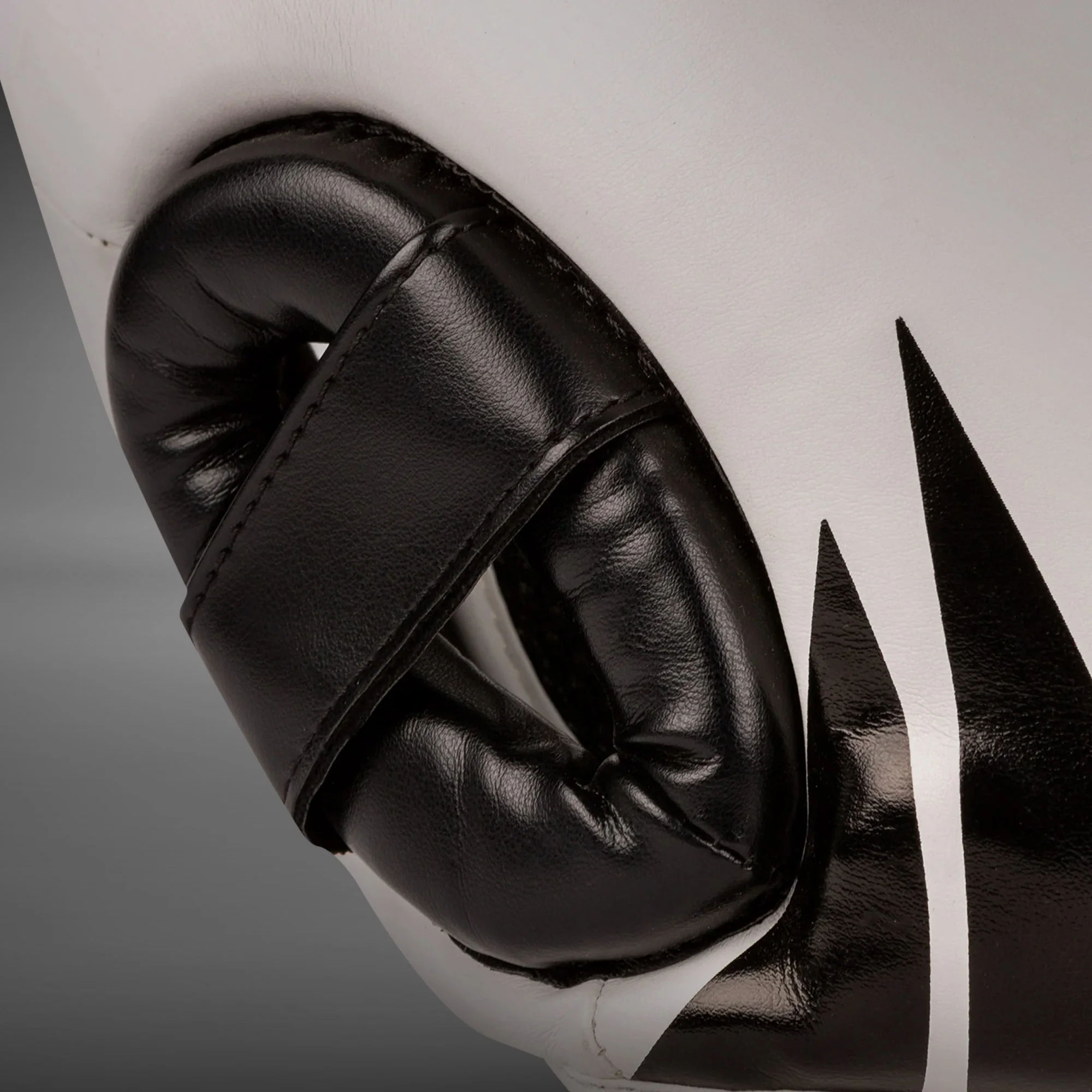 Venum Challenger Kids Headgear - Black/White - Image 3